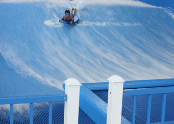 Máy tập lướt sóng OEM Flowrider với máy bơm nước 65kw và PVC mềm dai cho công viên nước 15.3m*9.3m