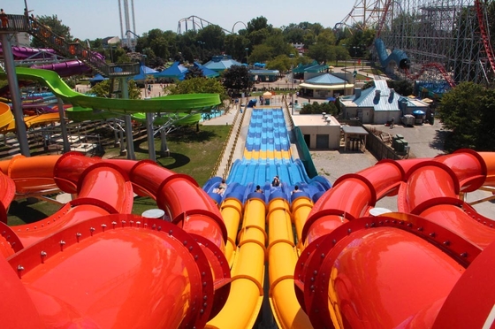 Hấp dẫn bướm Racing Fiberglass nước Slides Khung thép Carbon mạ kẽm cho Aqua Park