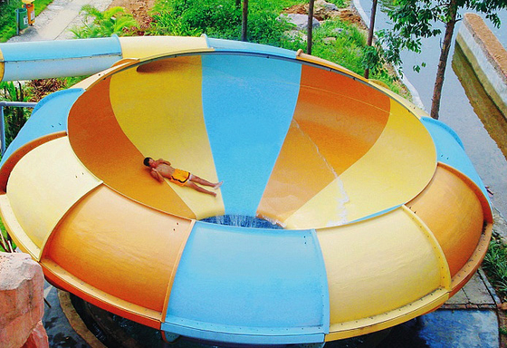 Space Bowl Water Slide With High Capacity 720 Riders / h For Large Water Parks