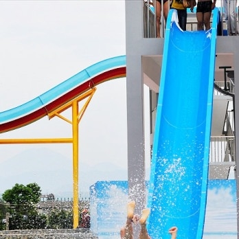 Indoor / Outdoor Fiberglass Water Slides Games For Kids / Family Holiday Resort