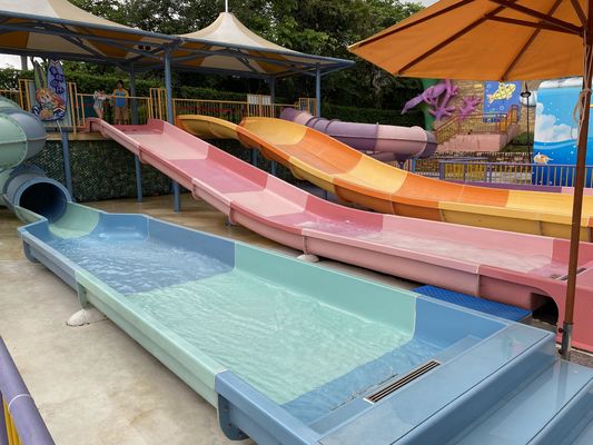 Slide nước trẻ em bằng sợi thủy tinh với hỗ trợ thép kẽm và chiều cao tùy chỉnh cho vui chơi hồ bơi ngoài trời