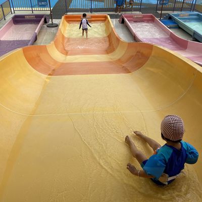 Slide nước trẻ em bằng sợi thủy tinh với hỗ trợ thép kẽm và chiều cao tùy chỉnh cho vui chơi hồ bơi ngoài trời