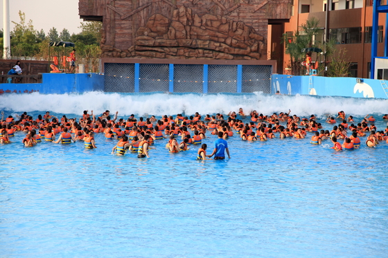 Vũ khí nhân tạo lớn lướt sóng thần biển hồ bơi sóng nước với Waves Park chân không cao 3 mét
