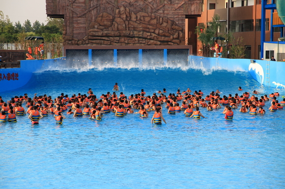 Vũ khí nhân tạo lớn lướt sóng thần biển hồ bơi sóng nước với Waves Park chân không cao 3 mét