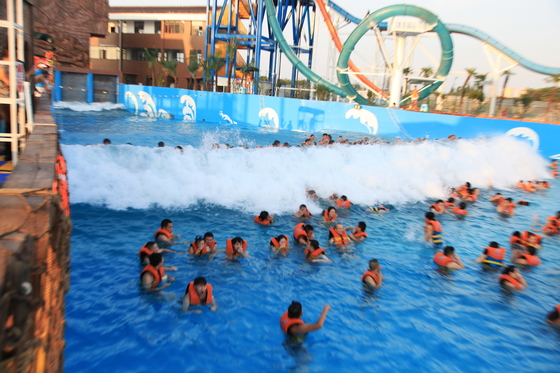Waterfun Big Surfing Tsunami Biển Bể bơi sóng nước với sóng Công viên chân không cao 3 mét