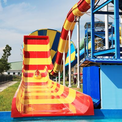 Slide nước Boomerang sợi thủy tinh cho 2 người lái xe - 13,8m chiều cao
