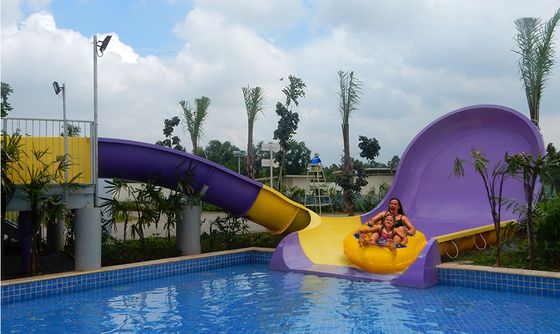 Trẻ em U-Turn Water Slide với dấu chân nhỏ gọn và Bến thuyền đôi cho gia đình vui vẻ