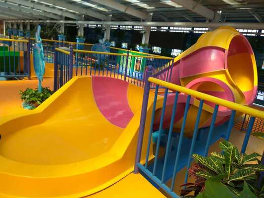 Dấu chân nhỏ nhỏ Tornado Water Slide với bạt đôi và Gelcoat chống tia UV cho gia đình vui chơi