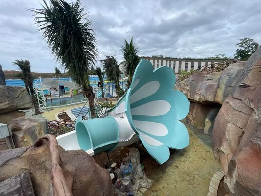 Dấu chân nhỏ nhỏ Tornado Water Slide với bạt đôi và Gelcoat chống tia UV cho gia đình vui chơi