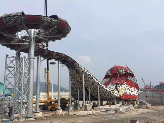 Cầu trượt nước King Cobra bằng sợi thủy tinh với chiều cao sàn 16,4m, sức chứa 480 người và kết cấu thép mạ kẽm nhúng nóng