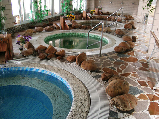 Thiết bị thủy trị liệu SPA chống ăn mòn với cấu trúc thép kẽm nóng và hệ thống điều khiển thông minh