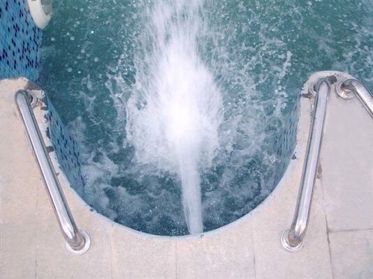 Thiết bị thủy trị liệu SPA chống ăn mòn với cấu trúc thép kẽm nóng và hệ thống điều khiển thông minh