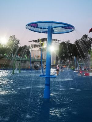 Thiết bị vui chơi dưới nước cho trẻ em với kết cấu thép mạ kẽm nhúng nóng, máng sợi thủy tinh chống ăn mòn và thiết kế an toàn khi nước nông