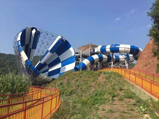 Abyss Slide AB-01 Fiberglass Water Slide với 4 người Clover Raft và 18m Diameter Horn Body từ 15m Platform