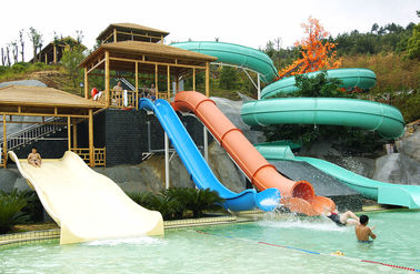 Thiết bị công viên nước, sợi thủy tinh Mở / Đóng Trượt Spiral, Trượt nước tùy chỉnh Chiều cao 11m